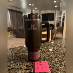 Stanley Black Chroma 40 Oz Quencher NWT